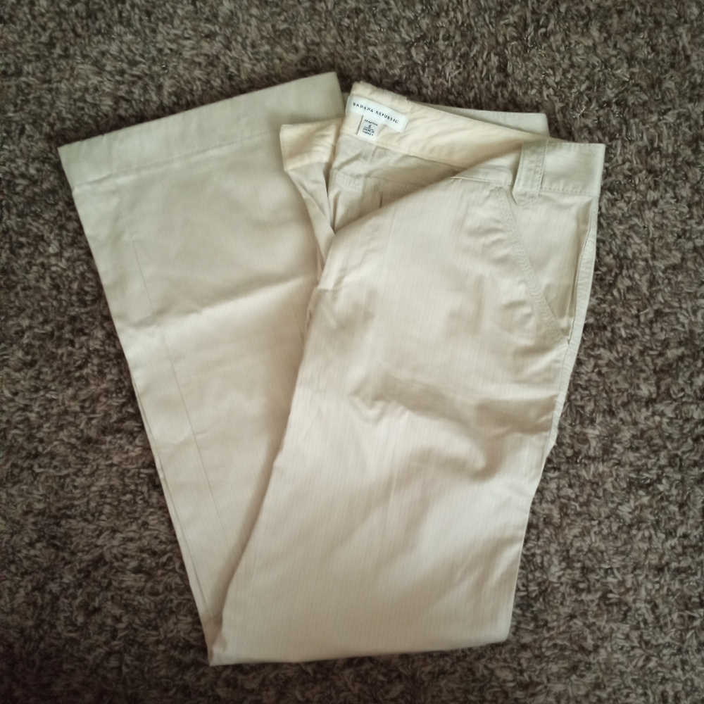 Sold Banana Republic Khaki Pants Size 6
